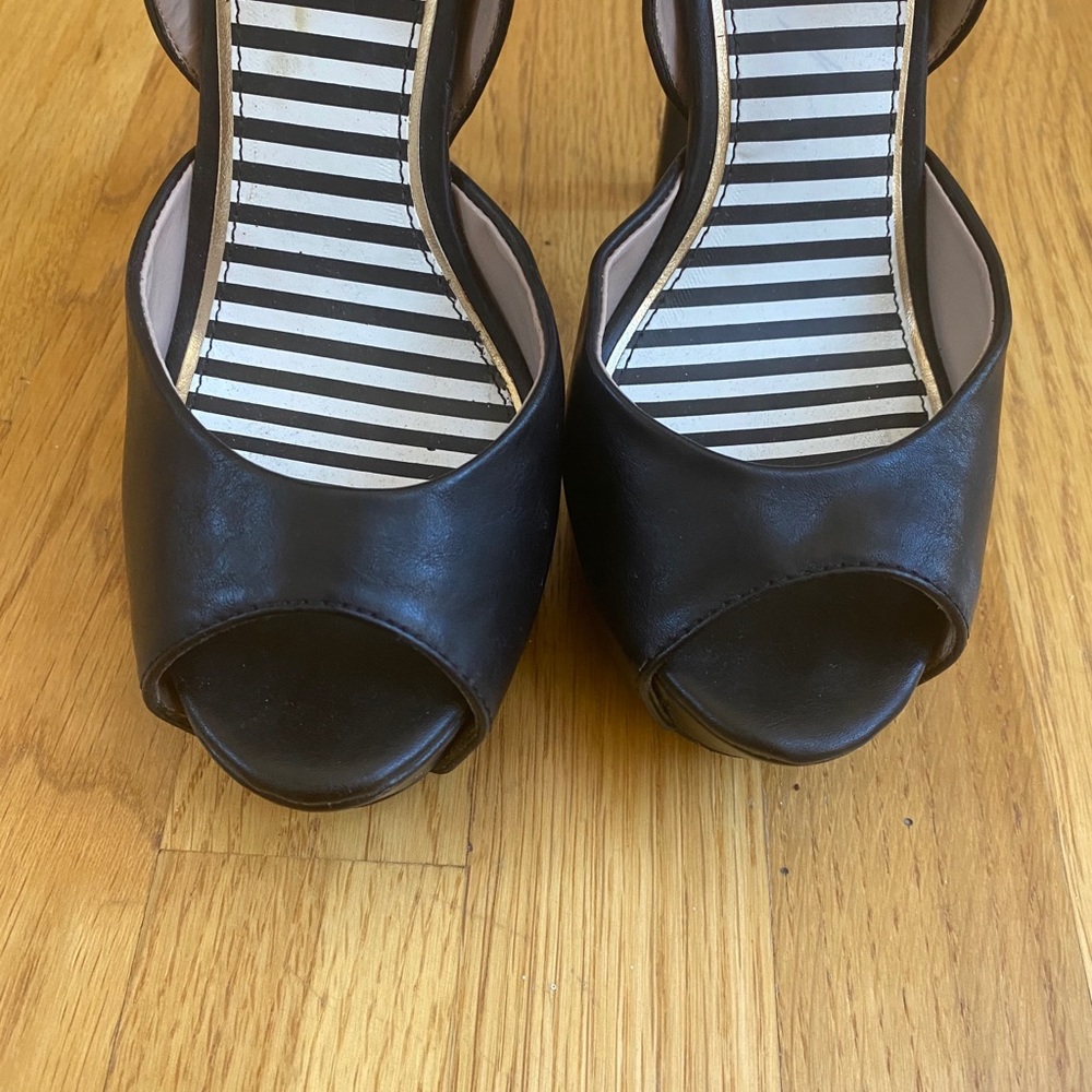 Betsey Johnson pumps - Picture 5 of 13